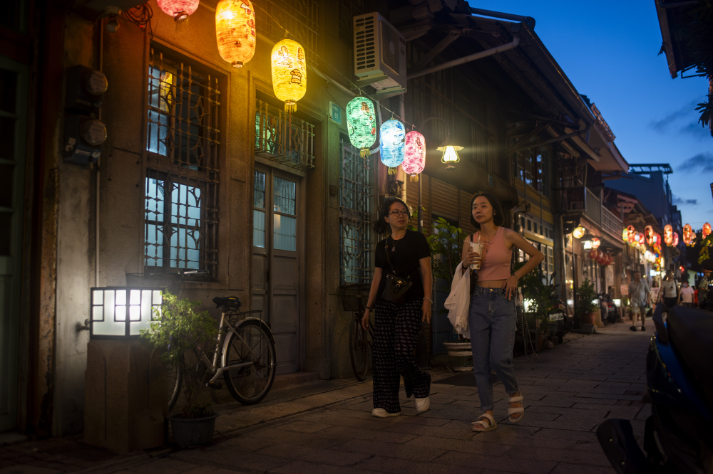 keep your lantern on