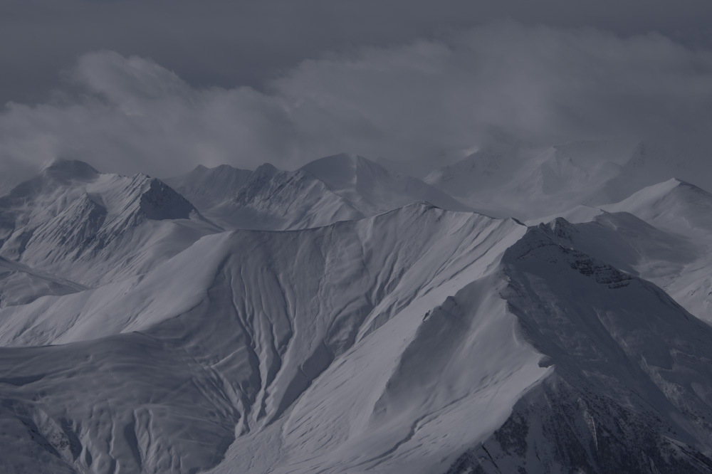 flying always over the mountain